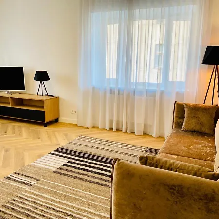 Cozy Reimani - Heart Free Parking