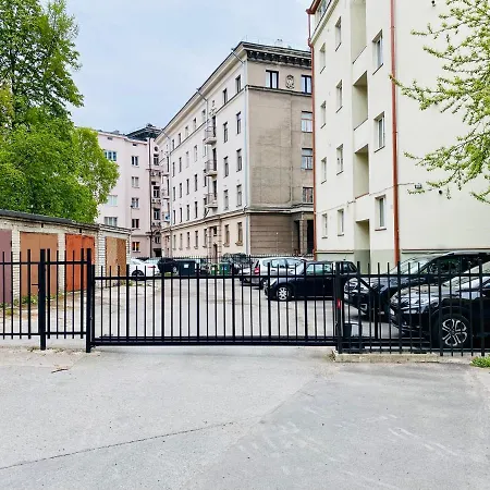 Cozy Reimani - Heart Free Parking