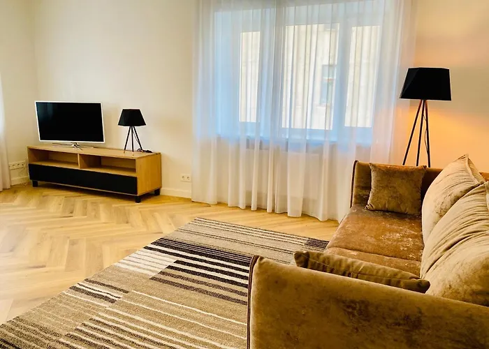 Cozy Reimani - Heart Free Parking