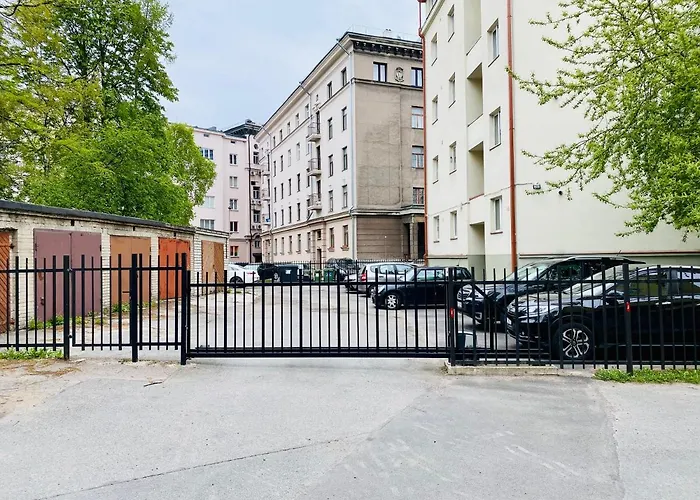 Cozy Reimani - Heart Free Parking